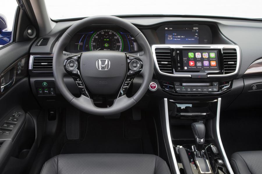 Торпедо Honda Accord Hybrid 2016 года  (NA) (фото 10 из 41)